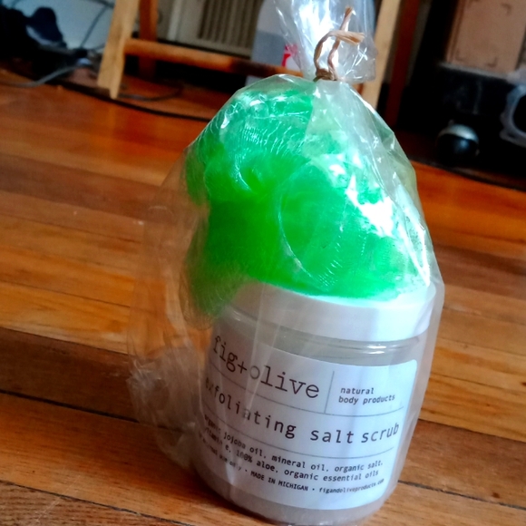 Fig+Olive Exfoliating Salt Scrub - Picture 1 of 4